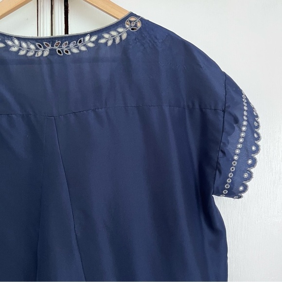 BCBGmaxazria Navy Blue Silk Embroidered Short Sleeve Peasant Blouse Size Medium - Picture 4 of 9